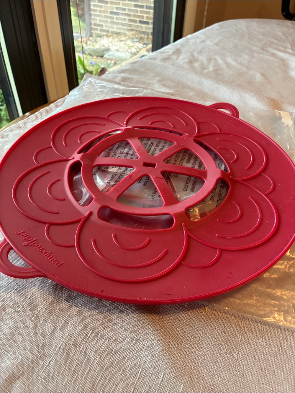 Red Silicone pampered chef no boil over pot Guard
